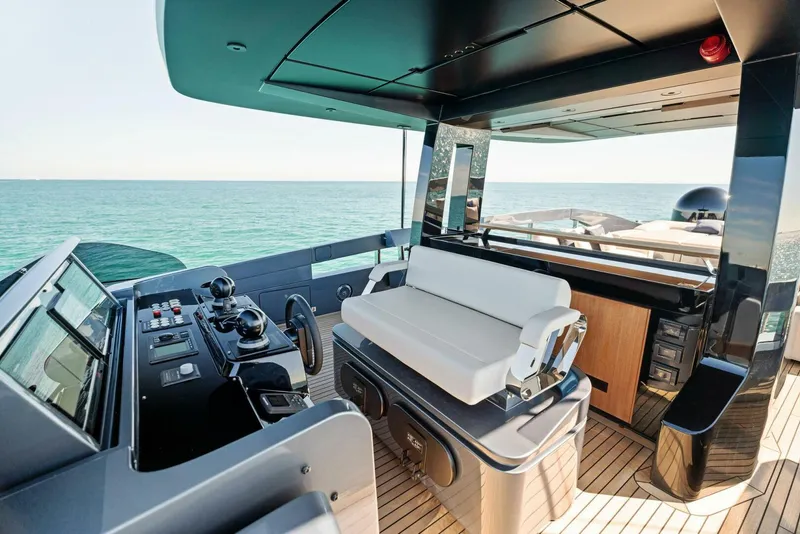 Slide: The Image of Pershing GTX Motoryacht 2023 - 23