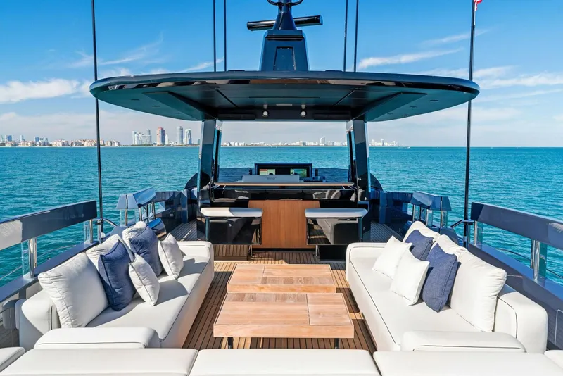 Slide: The Image of Pershing GTX Motoryacht 2023 - 27