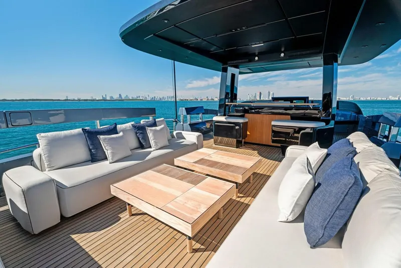 Slide: The Image of Pershing GTX Motoryacht 2023 - 28