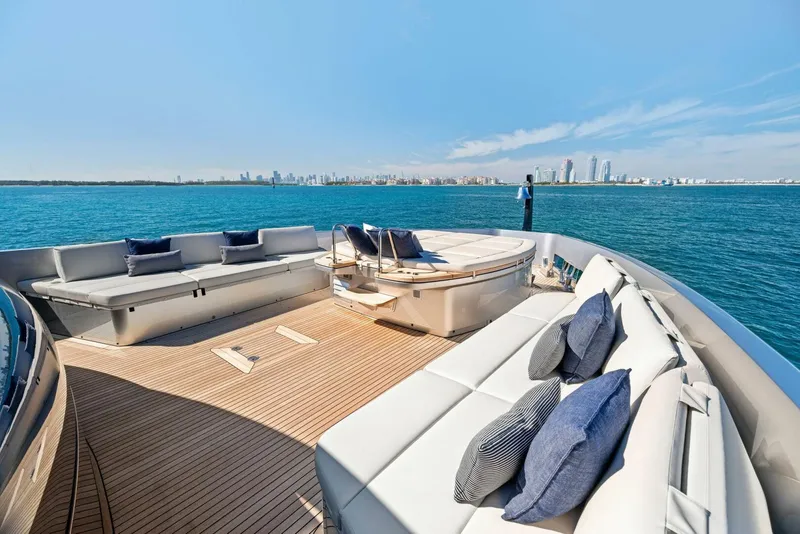 Slide: The Image of Pershing GTX Motoryacht 2023 - 32