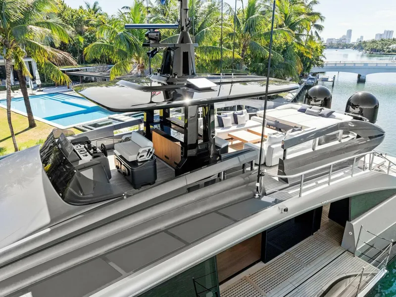 Slide: The Image of Pershing GTX Motoryacht 2023 - 4