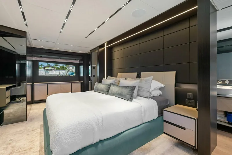 Slide: The Image of Pershing GTX Motoryacht 2023 - 71