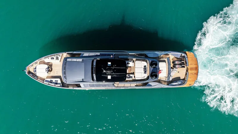 Slide: The Image of Pershing GTX Motoryacht 2023 - 8