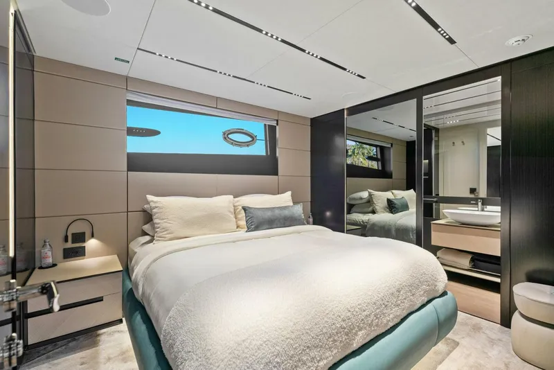Slide: The Image of Pershing GTX Motoryacht 2023 - 87