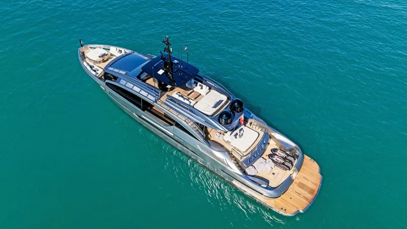 Slide: The Image of Pershing GTX Motoryacht 2023 - 9