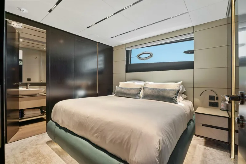 Slide: The Image of Pershing GTX Motoryacht 2023 - 90