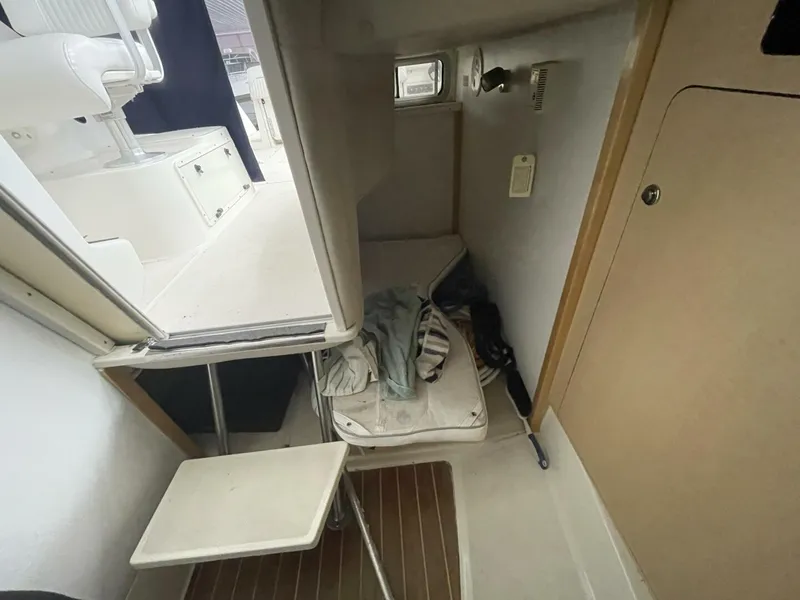 Slide: The Image of Boston Whaler 280 Conquest 2000 - 21