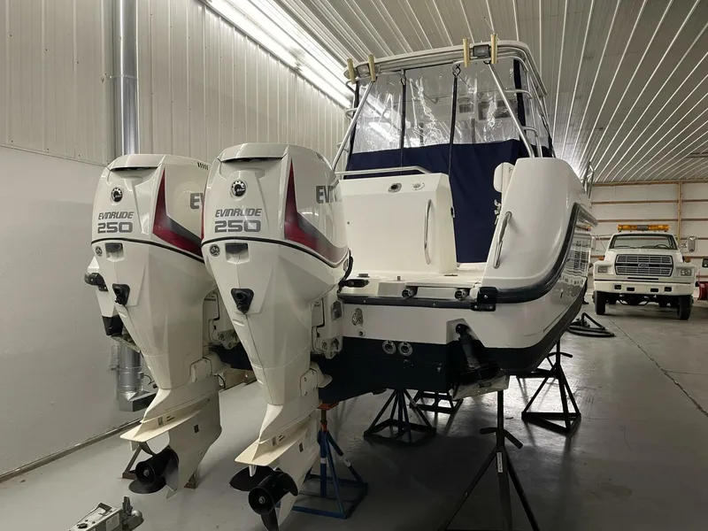 Slide: The Image of Boston Whaler 280 Conquest 2000 - 4