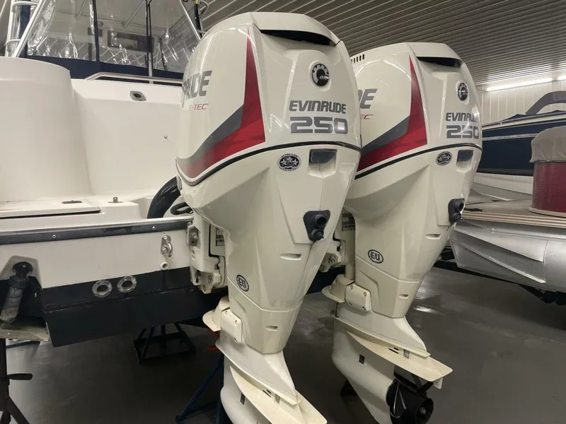 Slide: The Image of Boston Whaler 280 Conquest 2000 - 5