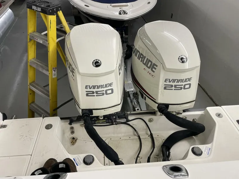 Slide: The Image of Boston Whaler 280 Conquest 2000 - 6