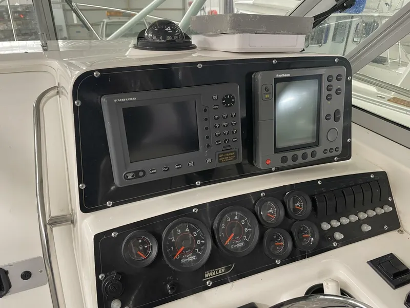 Slide: The Image of Boston Whaler 280 Conquest 2000 - 9