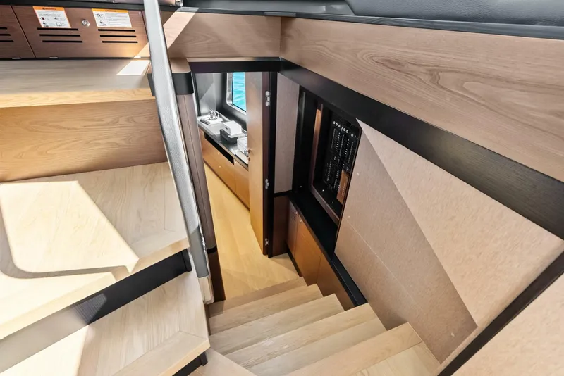 Slide: The Image of Absolute 75 Navetta 2025 - 16