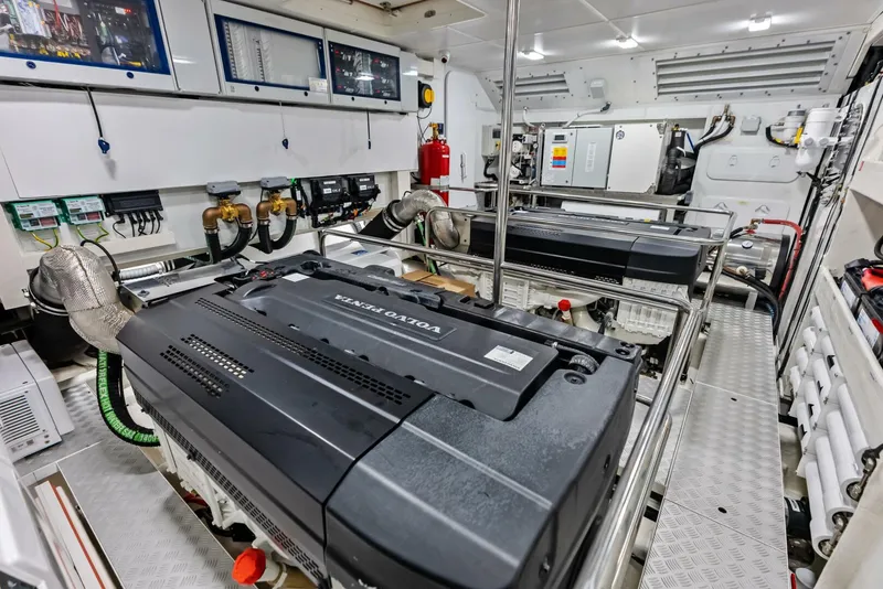 Slide: The Image of Absolute 75 Navetta 2025 - 38