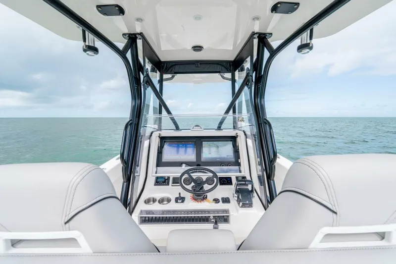 Slide: The Image of SeaVee 322z 2024 - 31