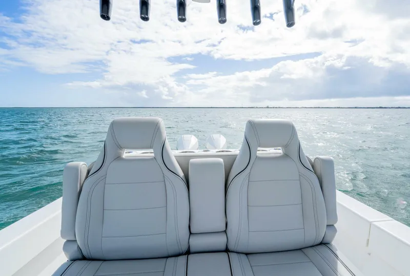 Slide: The Image of SeaVee 322z 2024 - 33