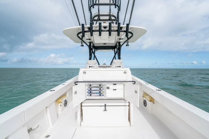 Slide: The Image of SeaVee 322z 2024 - 41