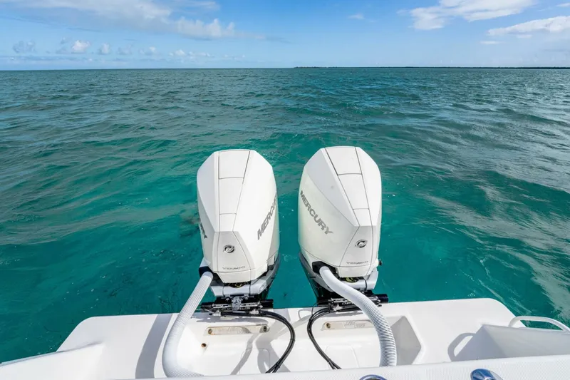 Slide: The Image of SeaVee 322z 2024 - 45