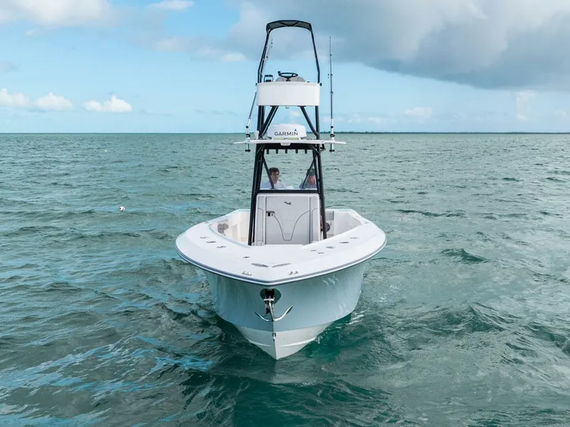 Slide: The Image of SeaVee 322z 2024 - 6