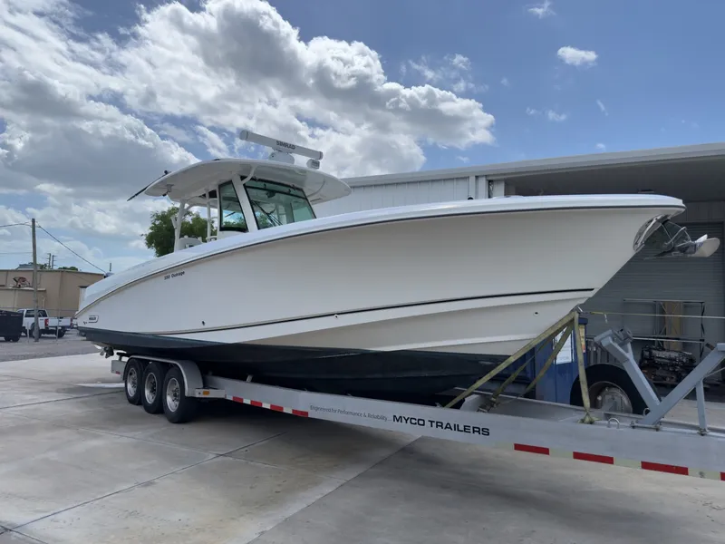 The Image of Boston Whaler 350 Outrage 2016 - 0