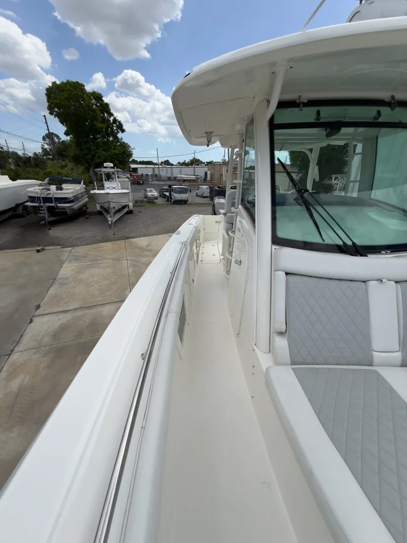 Slide: The Image of Boston Whaler 350 Outrage 2016 - 14