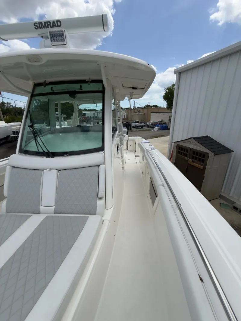 Slide: The Image of Boston Whaler 350 Outrage 2016 - 18