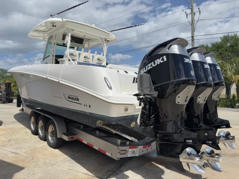 Slide: The Image of Boston Whaler 350 Outrage 2016 - 2