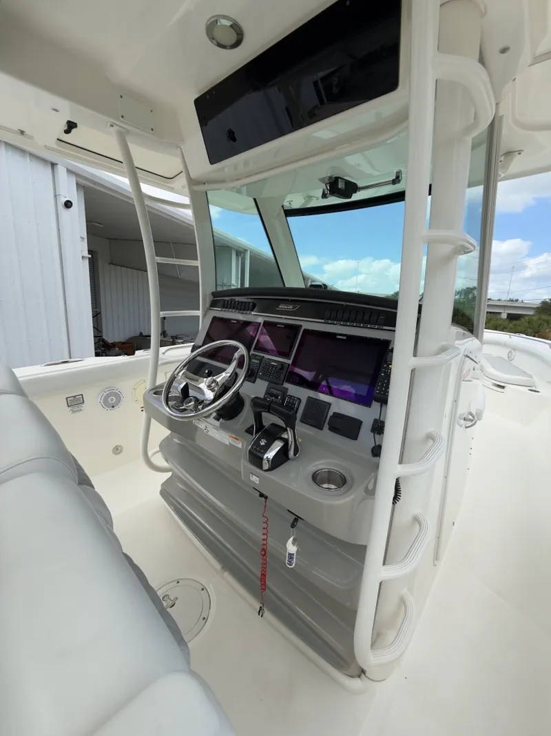 Slide: The Image of Boston Whaler 350 Outrage 2016 - 34