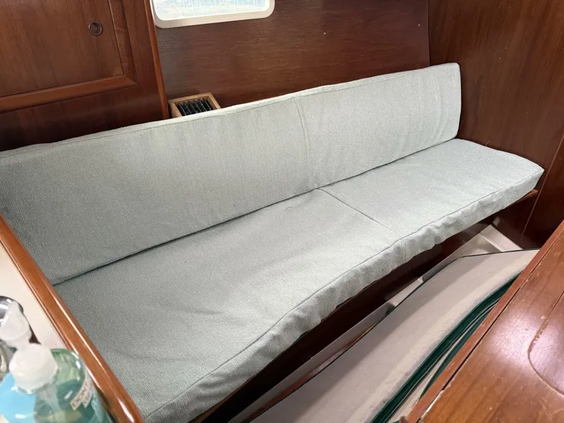 Slide: The Image of Beneteau 1998 - 10