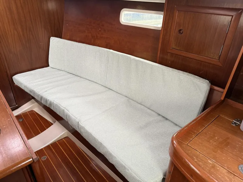 Slide: The Image of Beneteau 1998 - 11