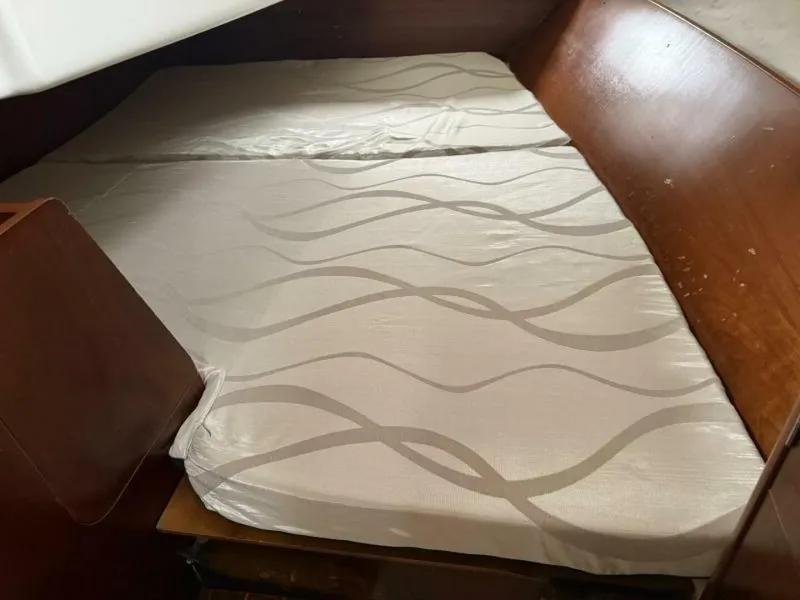 Slide: The Image of Beneteau 1998 - 12