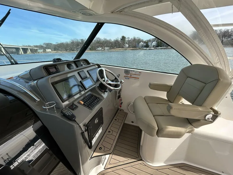 Slide: The Image of Pursuit OS 385 Offshore 2018 - 10