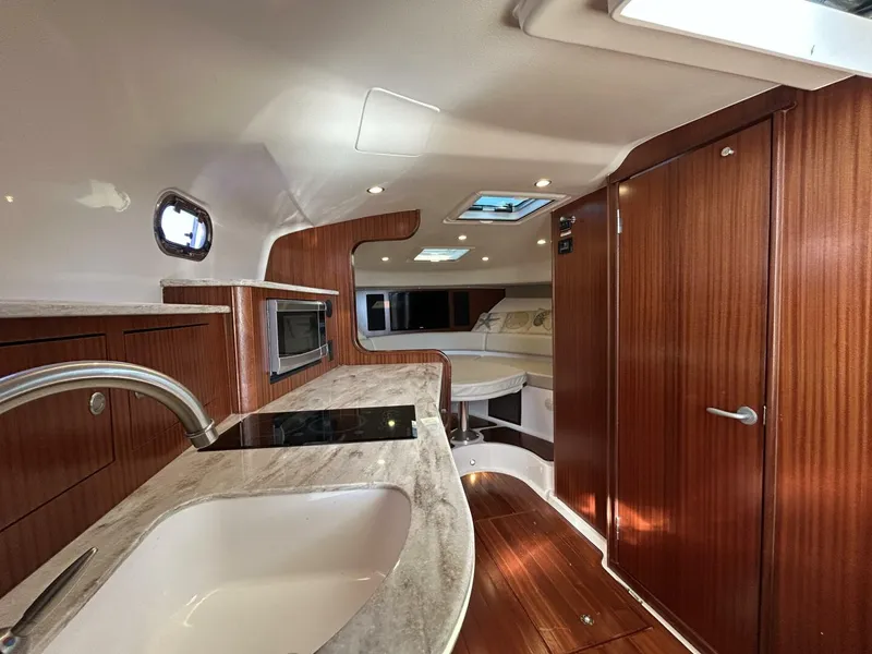 Slide: The Image of Pursuit OS 385 Offshore 2018 - 17
