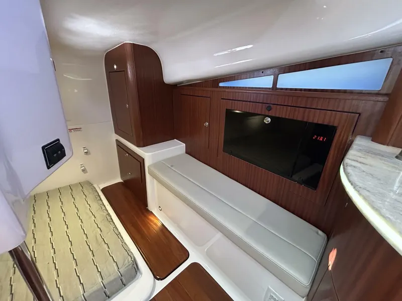 Slide: The Image of Pursuit OS 385 Offshore 2018 - 21