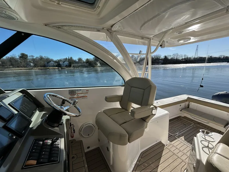 Slide: The Image of Pursuit OS 385 Offshore 2018 - 9