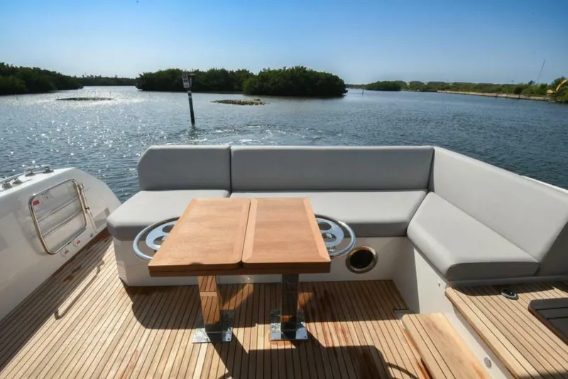 Slide: The Image of Prestige 520 Flybridge 2023 - 17