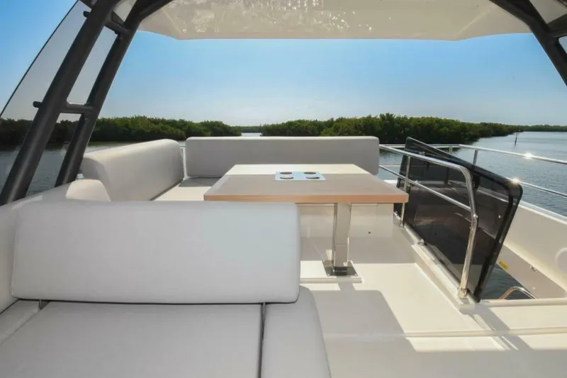 Slide: The Image of Prestige 520 Flybridge 2023 - 20