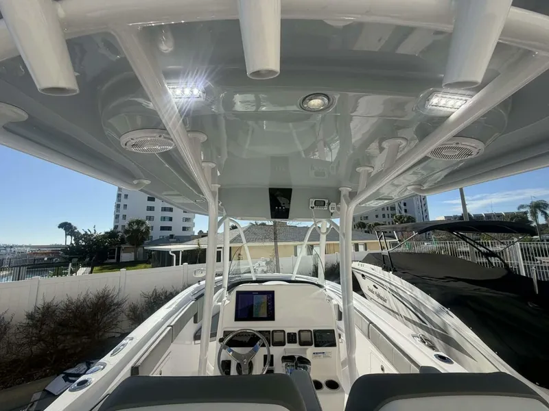 Slide: The Image of Aquasport 2500 Center Console 2021 - 17