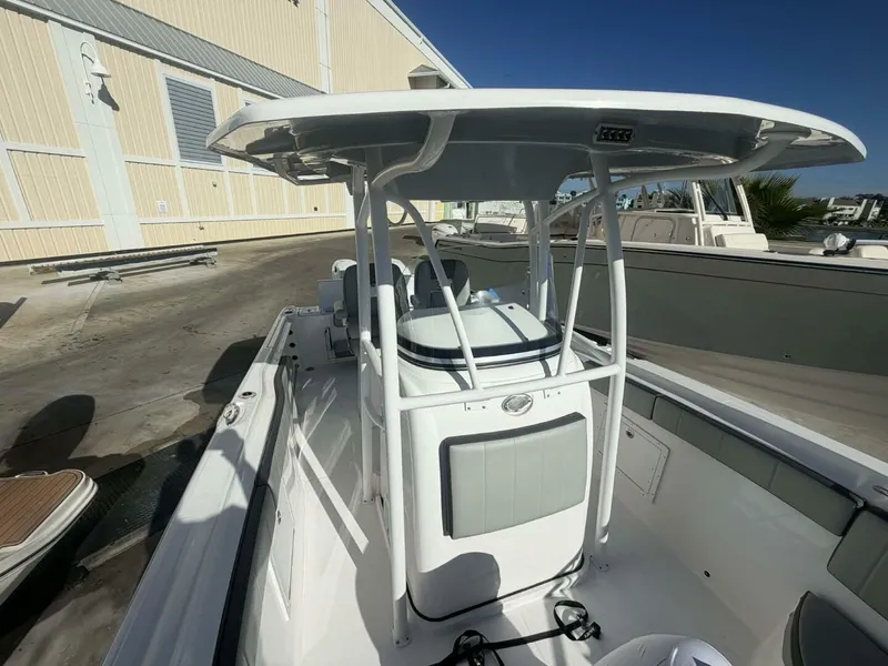 Slide: The Image of Aquasport 2500 Center Console 2021 - 18