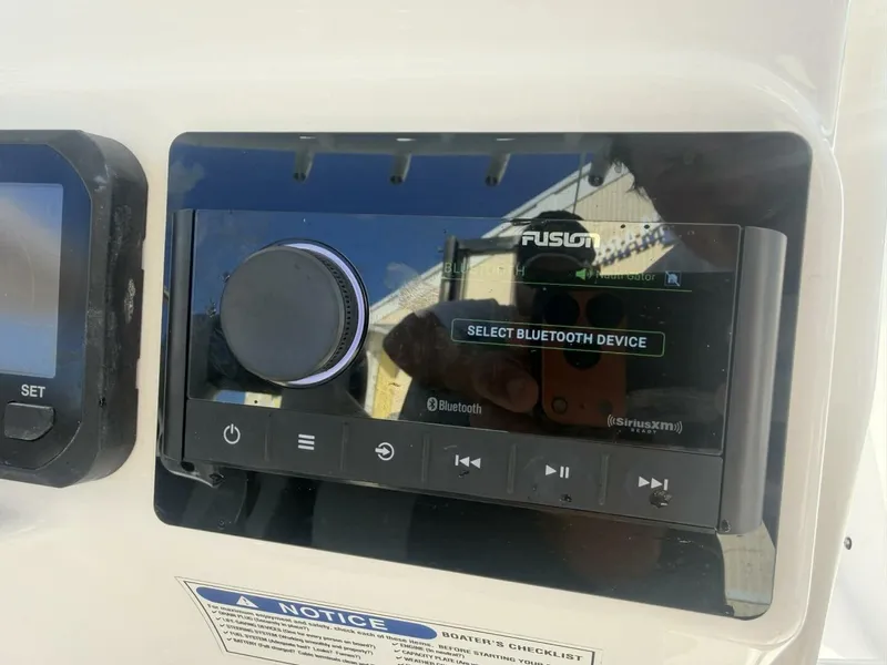 Slide: The Image of Aquasport 2500 Center Console 2021 - 25