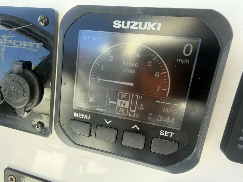 Slide: The Image of Aquasport 2500 Center Console 2021 - 26