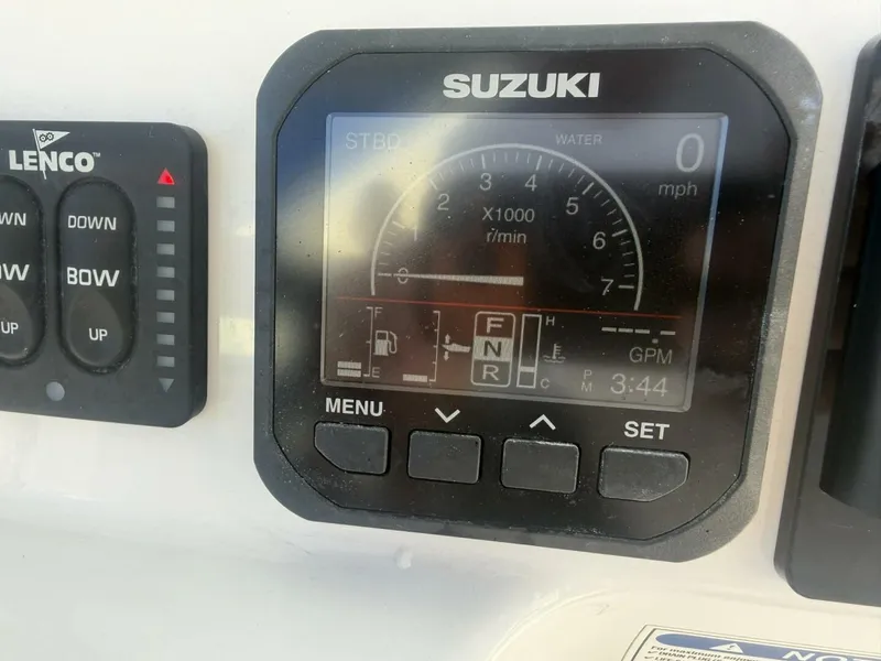 Slide: The Image of Aquasport 2500 Center Console 2021 - 27