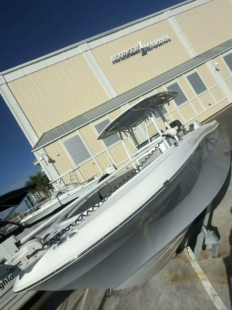 Slide: The Image of Aquasport 2500 Center Console 2021 - 30