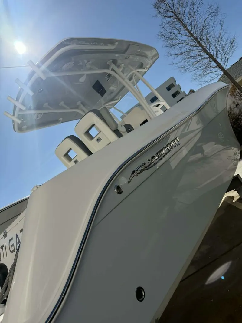 Slide: The Image of Aquasport 2500 Center Console 2021 - 31