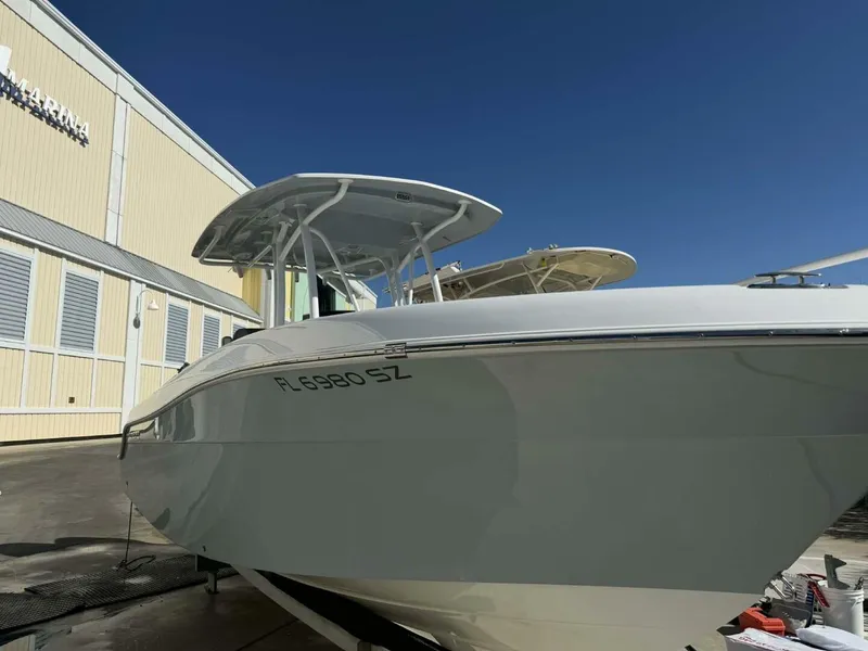 Slide: The Image of Aquasport 2500 Center Console 2021 - 32