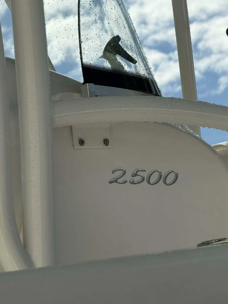 Slide: The Image of Aquasport 2500 Center Console 2021 - 41