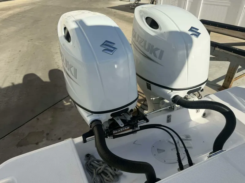 Slide: The Image of Aquasport 2500 Center Console 2021 - 42