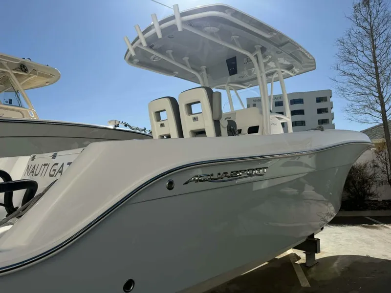 Slide: The Image of Aquasport 2500 Center Console 2021 - 5