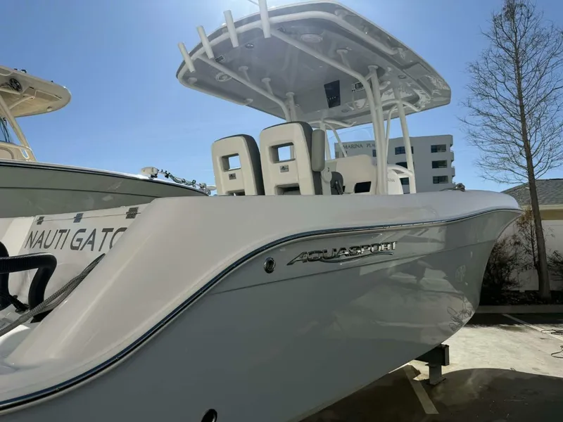 Slide: The Image of Aquasport 2500 Center Console 2021 - 9