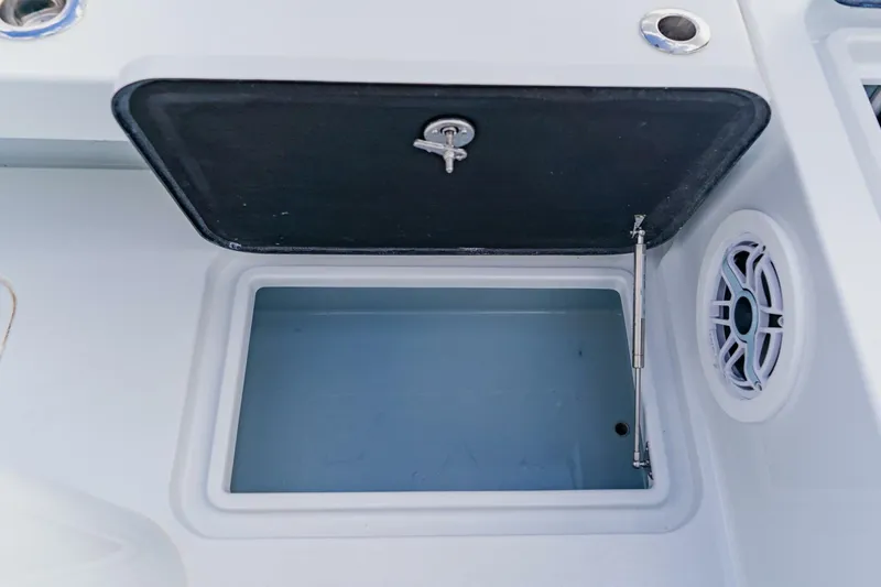 Slide: The Image of Broadwater Boatworks 25 Bay Cat 2026 - 37