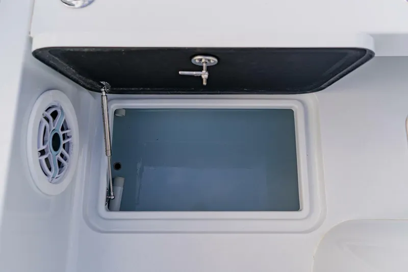 Slide: The Image of Broadwater Boatworks 25 Bay Cat 2026 - 40
